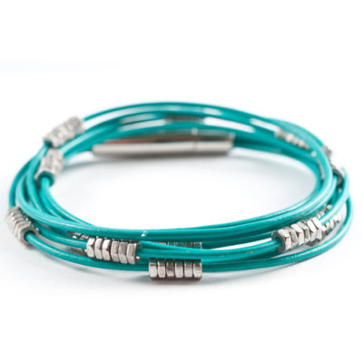 Varias Wickelarmband - mint Mehrreihiges Wickelarmband aus Leder mit kleinen Edelstahlmuttern in mint